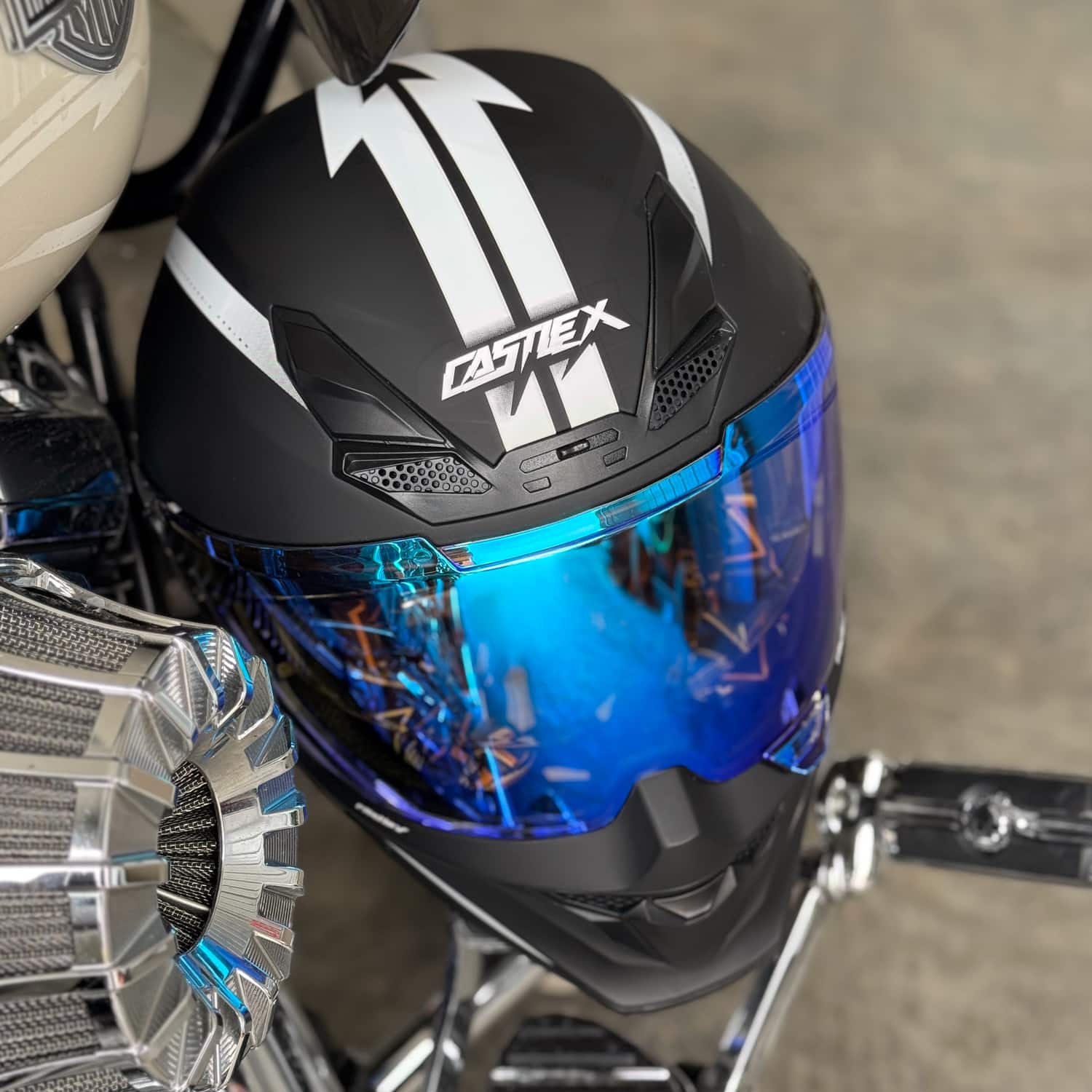 Castle X CX510 Aura Motorcycle Helmet